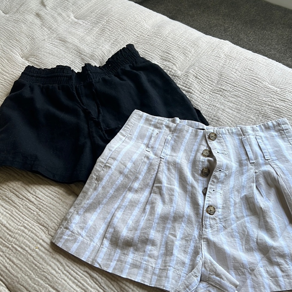 Abercrombie and Fitch tan and white linen cotton shorts. Size small